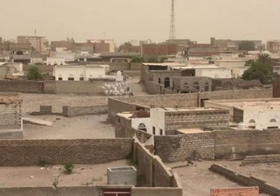 بمختلف الأسلحة.. مليشيا الحوثي تقصف مواقع تمركز المشتركة بالتحيتا