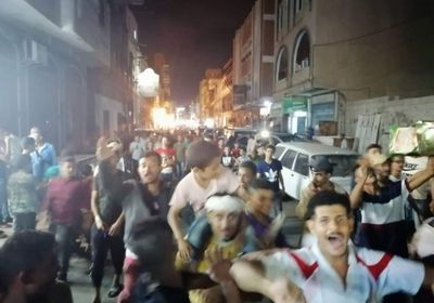 بسبب أزمة المياه.. أهالي صيرة يحتجون أمام منزل خالد سيدو