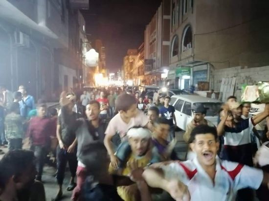 بسبب أزمة المياه.. أهالي صيرة يحتجون أمام منزل خالد سيدو