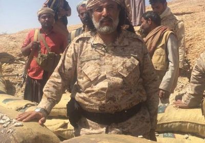 لولاءها للإخوان.. هادي ونائبه يوزعان المناصب على أسرة العكيمي في الجوف