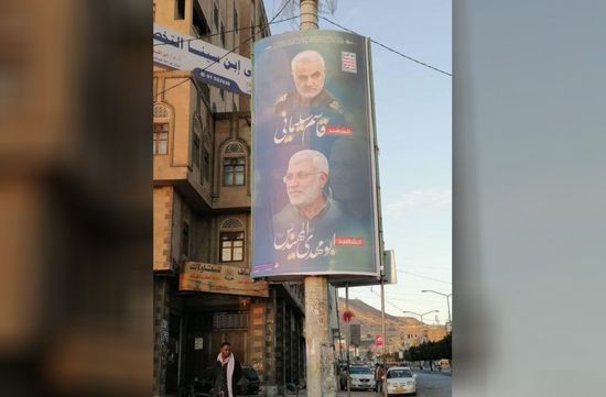 بأموال الإتاوات.. مليشيا الحوثي تنشر صور سليماني في صنعاء (صور)