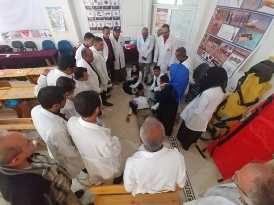 الصليب الأحمر: تدريب 18 مسعفا على التعامل مع إصابات الألغام