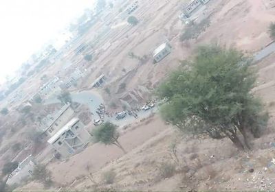 لاستيلاء مليشيات الإخوان على رواتبهم..جنود غاضبون يقطعون طريق "تعز- عدن"