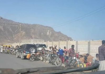 الشرعية تخنق سقطرى بأزمة مشتقات نفطية