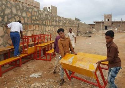 "يونيسف" توفر أثاث مدرسي لثانوية خالد بن الوليد بسقطرى (صور)