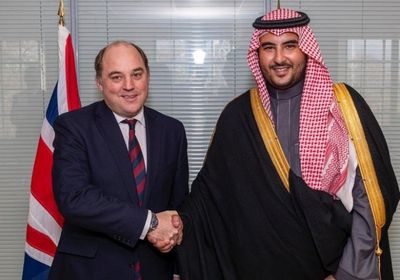 نائب وزير الدفاع السعودي: ناقشت مع "والاس" جهود الحرب على الإرهاب 