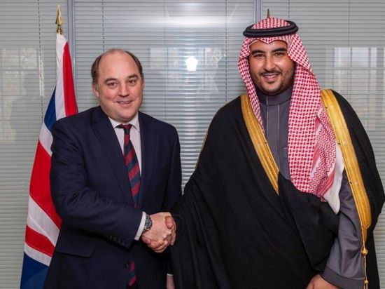 نائب وزير الدفاع السعودي: ناقشت مع "والاس" جهود الحرب على الإرهاب 