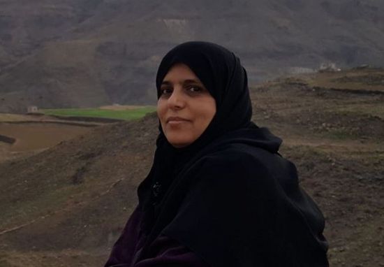 لانتقادها على "فيس بوك"..مليشيات الحوثي تُعذب ناشطة في منزلها بحجة (صورة)