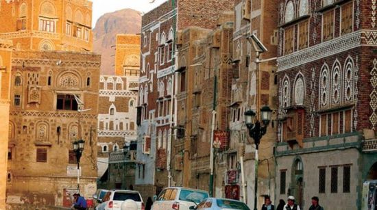 من بينهم زوجته..مسلح حوثي يقتل ويصيب 5 أشخاص بصنعاء