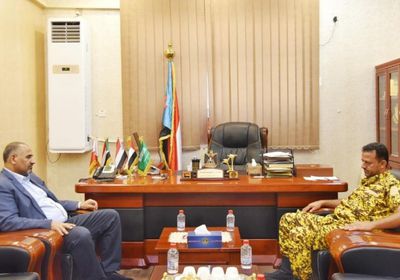 الرئيس الزُبيدي يوجه بتوفير الحماية الأمنية للمنظمات الإنسانية بالضالع