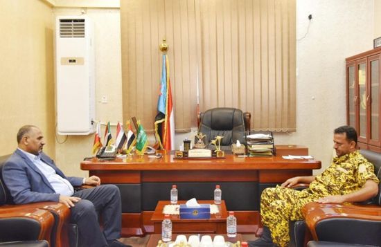 الرئيس الزُبيدي يوجه بتوفير الحماية الأمنية للمنظمات الإنسانية بالضالع
