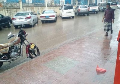 أمطار على مدينة المكلا وضواحيها (صور)