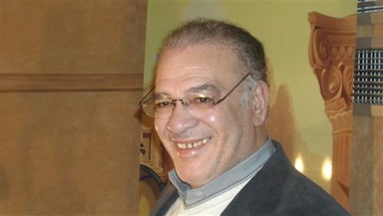 صلاح عبدالله يسخر من برودة الجو بهذا الشكل