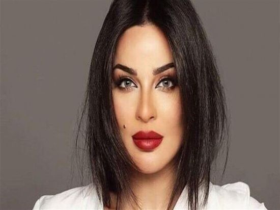 نادين نسيب نجيم تدخل في نوبة ضحك بسبب نجلها (فيديو)