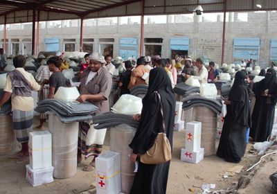 بدعم دولي.. مواد إيواء للأسر النازحة في لحج (صور) 