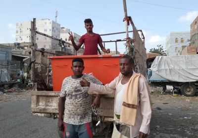 بدعم من ميرسي كور.. توزيع الدفعة الثانية من حاويات القمامة بردفان