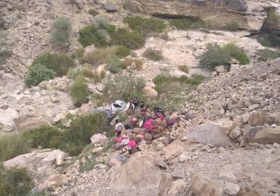 إصابة سائق بكسر عموده الفقري في حادث مروري مروع بطريق ردفان