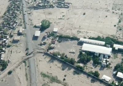 مليشيات الحوثي تواصل حفر الأنفاق والخنادق إلى داخل منازل المواطنين بالتحيتا (فيديو)