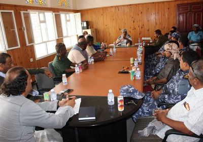 خلال اجتماع موسع..مناقشة الأوضاع الأمنية في مديرية الريدة وقصعير