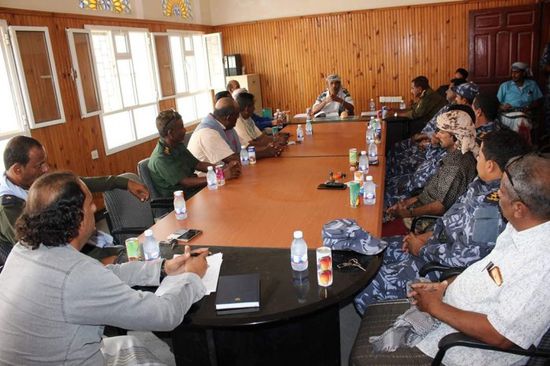 خلال اجتماع موسع..مناقشة الأوضاع الأمنية في مديرية الريدة وقصعير