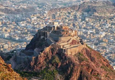 في عملية سطو مسلح..قتل مدير مكتب بريد ماوية بتعز ونهب محتوياته(صور)