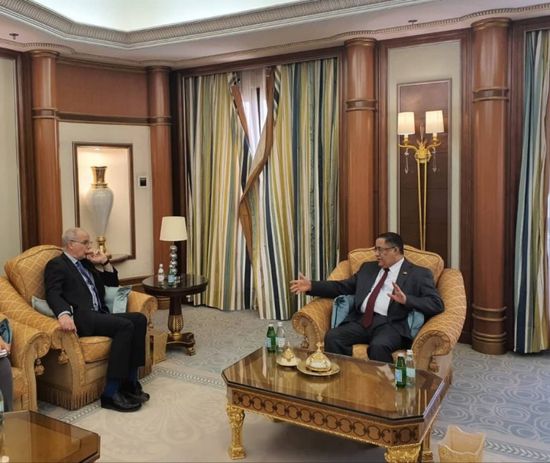 السفير البريطاني باليمن يشيد بدور المجلس الانتقالي الجنوبي في تنفيذ اتفاق الرياض