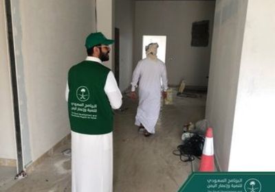 "البرنامج السعودي" يتابع تنفيذ إنشاء مدرستين في المهرة (صور)