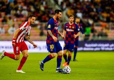 أتلتيكو مدريد والفار يُحبطان برشلونة في التأهل لملاقاة الريال بنهائي كأس السوبر