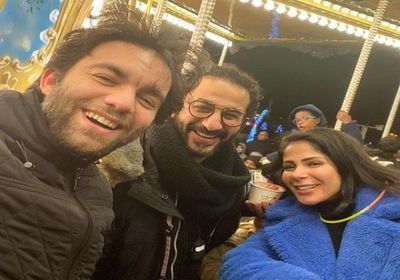 شريف رمزي بصحبة أحمد حلمي ومنى زكي في أحدث ظهور له