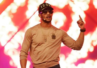 بالفيديو.. محمد رمضان يشعل مسرح حفله بدبي 