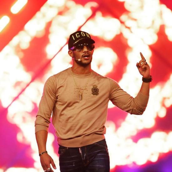 بالفيديو.. محمد رمضان يشعل مسرح حفله بدبي 