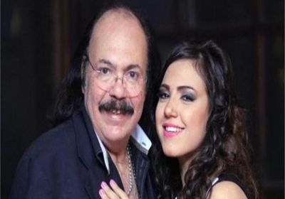 بعد طرح أفيش مسرحيتها "الزهر لما يلعب".. إيمي طلعت زكريا توجه رسالة لوالدها