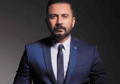 أحمد سعيد عبدالغني يحتفل بعيد ميلاده بصورة مع والده الراحل