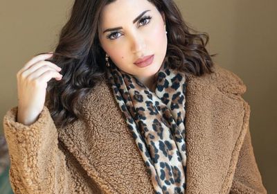 مع بطل العالم.. نسرين طافش تلعب لأول مرة الإسكواش (فيديو)