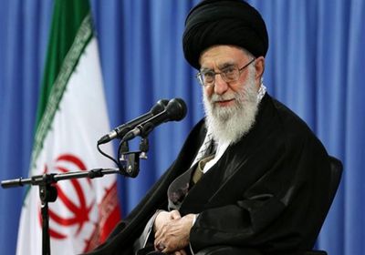 محتجون في طهران يهتفون "قاتل وحكمه باطل" ضد المرشد الإيراني