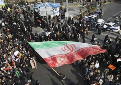 طلاب الجامعات الإيرانية يرددون هتافات ضد المرشد: "الحرس يقتل وهو يدعم" 