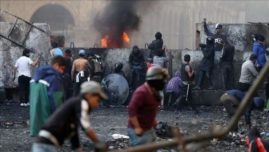 10 جرحى في مواجهات بين الأمن ومتظاهرين بكربلاء
