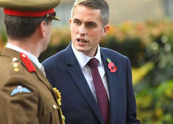 وزير الدفاع البريطاني يطالب بخوض الحروب دون أمريكا