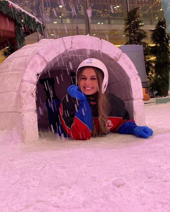 منة عرفة وسط الجليد في جلسة تصوير جديدة (صور)