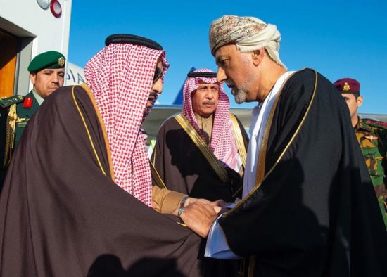 الملك سلمان يصل إلى عُمان لتقديم العزاء بوفاة السلطان قابوس (صور)
