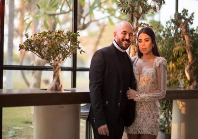 محمود العسيلي يتوجه للمالديف لقضاء شهر العسل مع زوجته أمنية عبدالمنعم