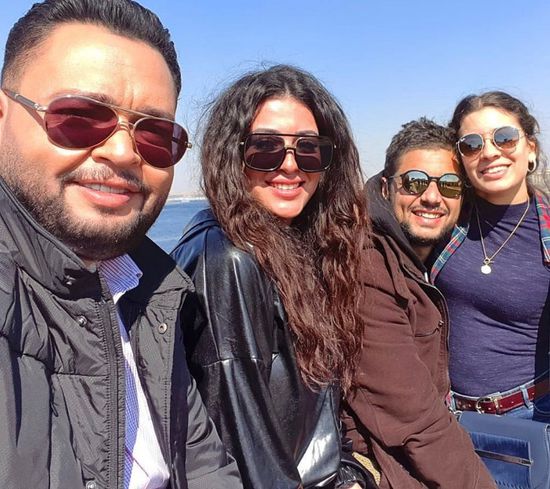 ميرنا نور الدين بصحبة أحمد رزق في كواليس "بخط الإيد"