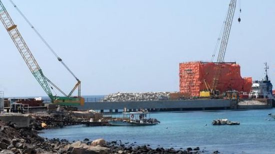 مناقشة إجراءات تنظيم العمل بميناء حولاف بسقطرى