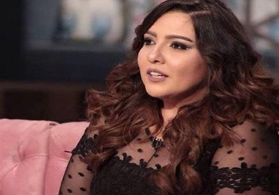 مي كساب تمازح جمهورها بسبب برودة الطقس 