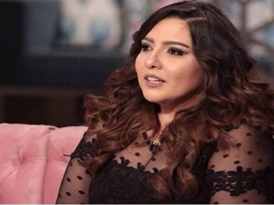 مي كساب تمازح جمهورها بسبب برودة الطقس 