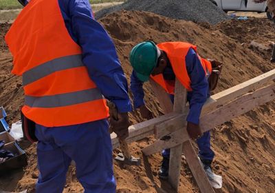 "البرنامج السعودي" يدشن مدرستين في حجة