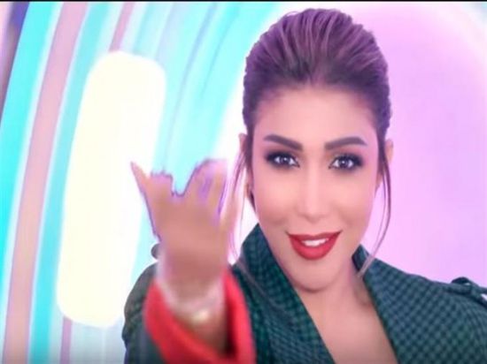 أروى تطرح أحدث كليباتها الغنائية "صفقة"