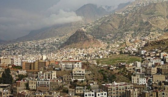 وسط تواطؤ أمني.. مسلحو مليشيا الإخوان يشردون 11 أسرة بتعز