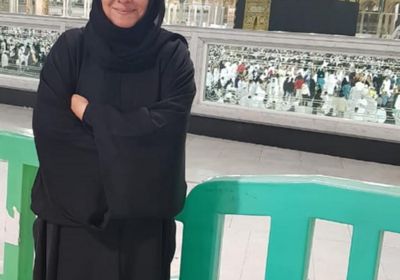 نشوى مصطفى تؤدي مناسك العمرة 