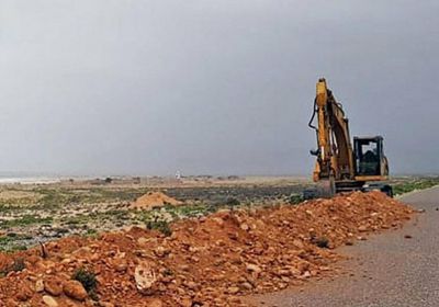 بدعم إماراتي.. انطلاق أعمال توصيل الكهرباء لمناطق غرب سقطرى